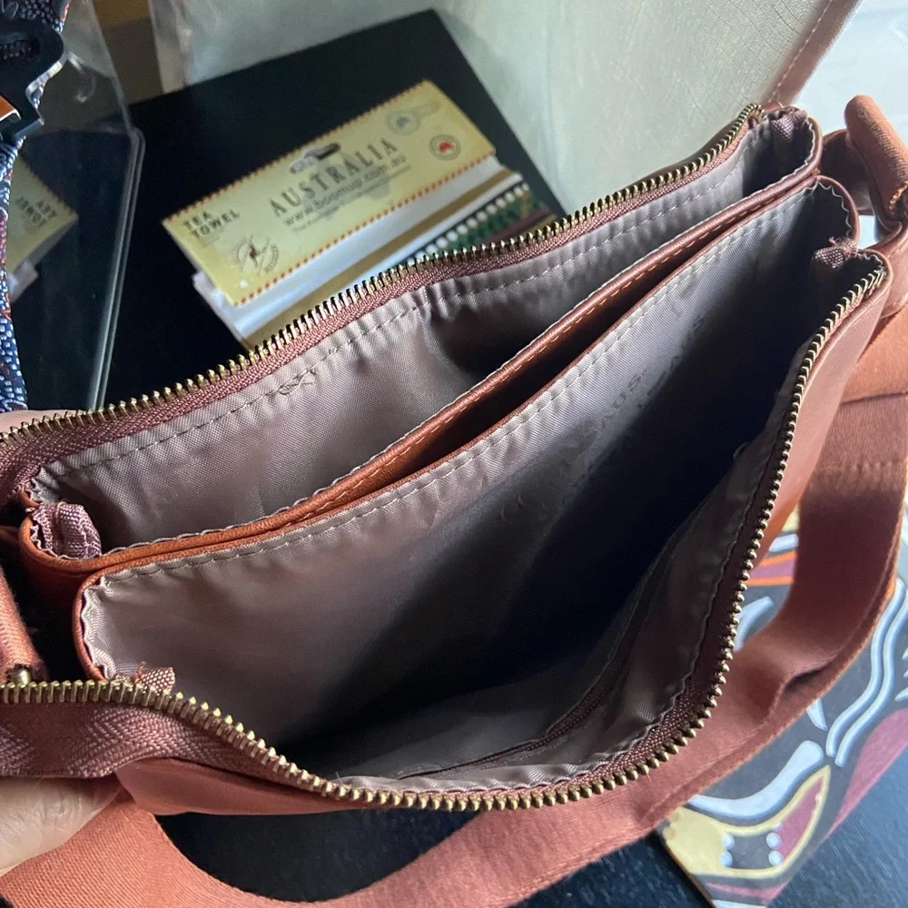 New “Outback Australian Shoulder Bag” Soft high-quality vegan/faux leather. - Picture 7 of 10